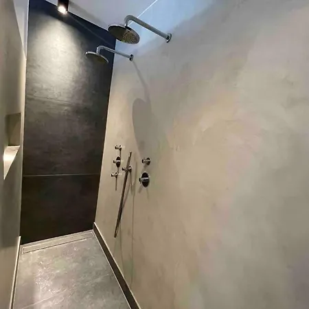 Trendy Spacious, Canal Terrace