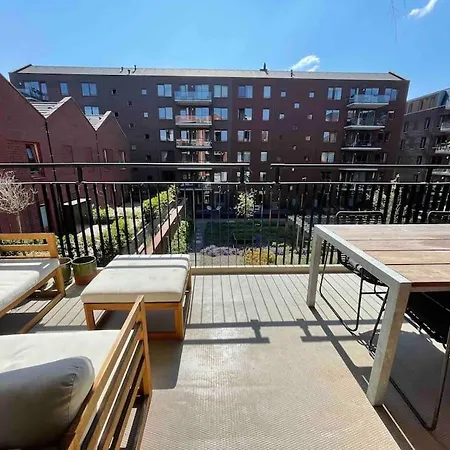 Apartment Trendy Spacious, Canal Terrace